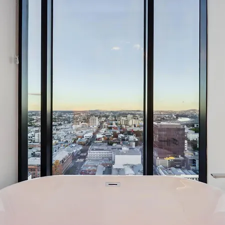 Fortitude Valley 3-bed, Floor And Bridge View Apartment Brisbane