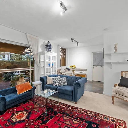 Charming 2-bed Terrace In Prestigious Ascot *