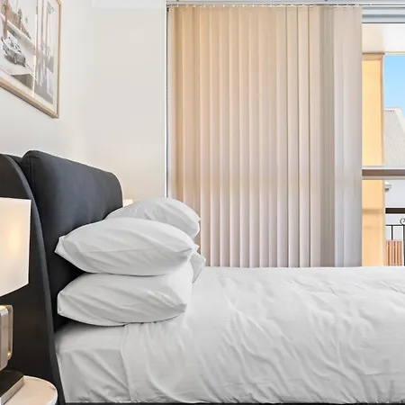 Elegant 2-bed With Balcony By Parks And Amenities Apartment Brisbane