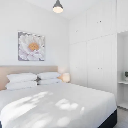 Bright 3-bed With Garden By Banks Street Reserve Apartment