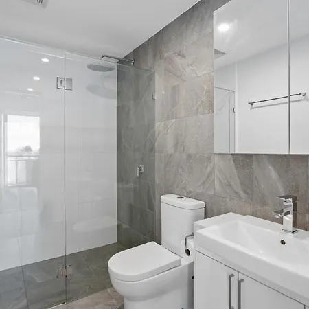 Apartment Sleek 2-bed With Balcony And Communal Bbq Area Brisbane