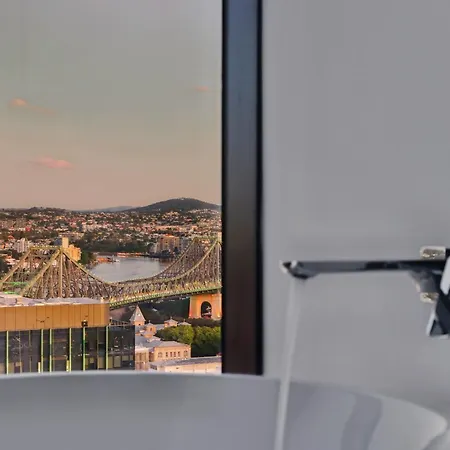Apartment Fortitude Valley 3-bed, Floor And Bridge View *