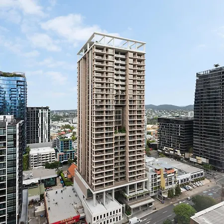 Stunning Views, Location, King Bed, Gym, Pool Brisbane
