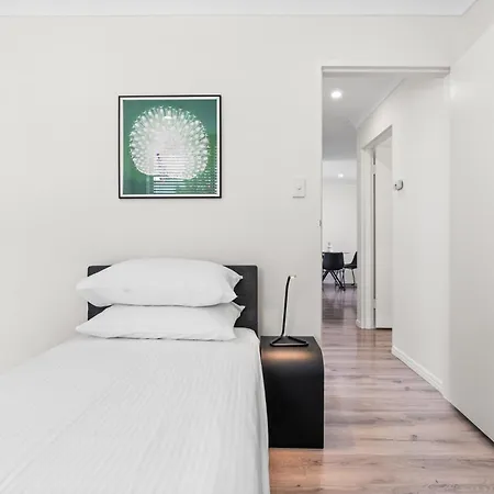 Apartment Elegant 2-bed With Balcony By Parks And Amenities *