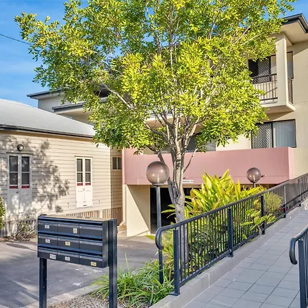 Bright 2-bed With Private Balcony & Serene View * Brisbane