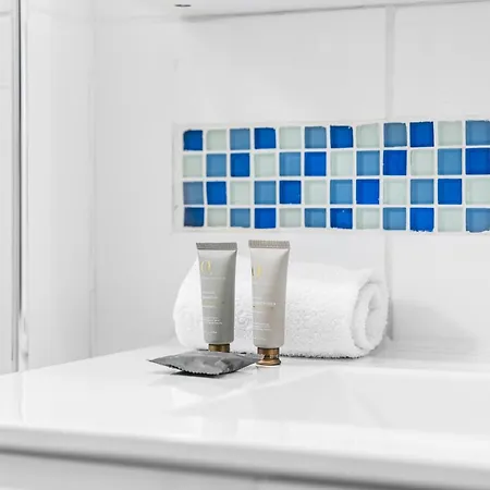 Elegant 2-bed With Balcony By Parks And Amenities Brisbane