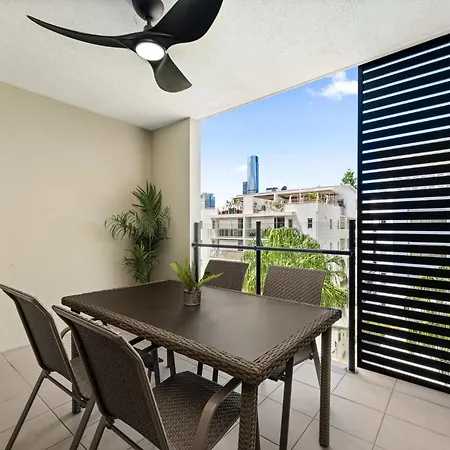 Apartment South With Pool Access *