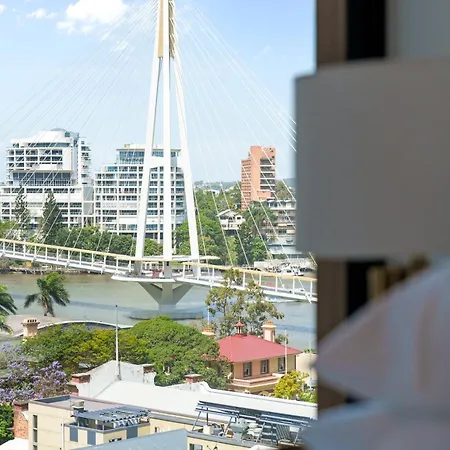 Apartment Cbd High-rise 1-bed With Pool, Gym & View *