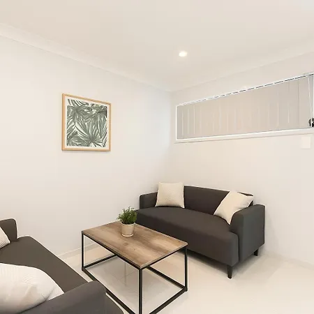 Smart Self Check-in - N Freney Apartment *