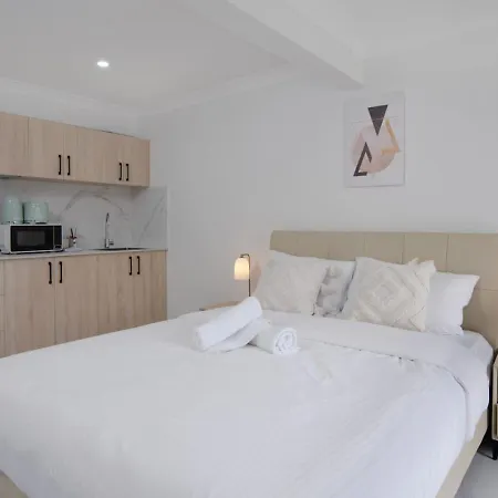 Holiday home Self-contained Unit Perfect For Solo Or Couple Travelers *