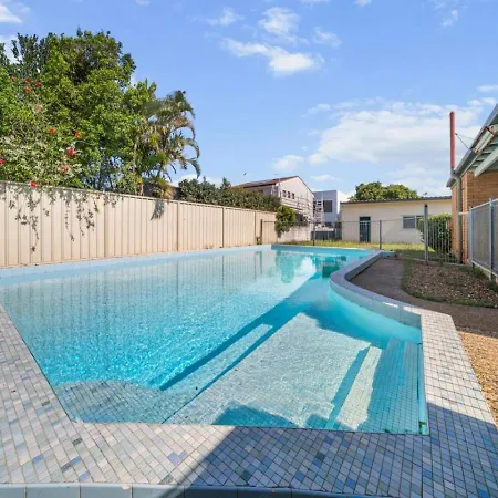Chic Vibes Oasis Pool And Patio Comfort For Groups Holiday home *