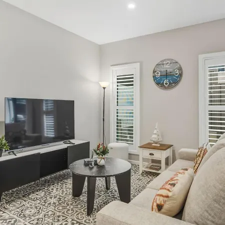 Modern Family Oasis Luxe With Balcony Ac And Backyard) Holiday home *