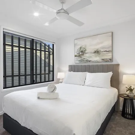 Retreat With Parking Close To Greenslopes Hospital *