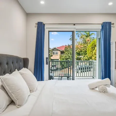 Modern Family Oasis Luxe With Balcony Ac And Backyard) * Brisbane