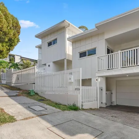 Holiday home Modern Family Oasis Luxe With Balcony Ac And Backyard) Brisbane