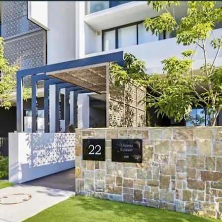 Urban Retreat - Shared With Queen Bed And Private Ensuite *