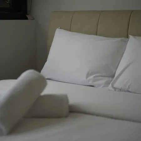 Newly Renovated Modern 2br Self-contained Unit Holiday home *