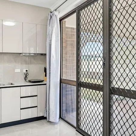 Cozy Little Charm Unit In Eight Miles Plain Brisbane