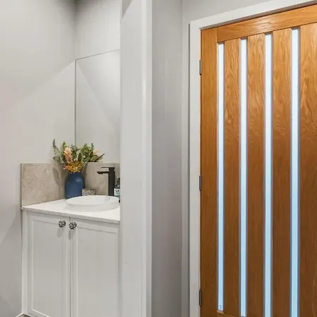 Modern Family Oasis Luxe With Balcony Ac And Backyard) Holiday home Brisbane