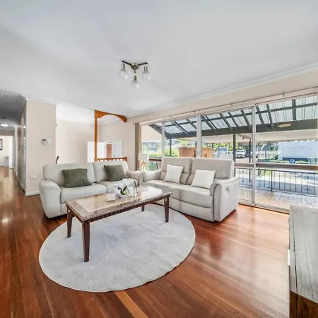 Chic Vibes Oasis Pool And Patio Comfort For Groups * Brisbane