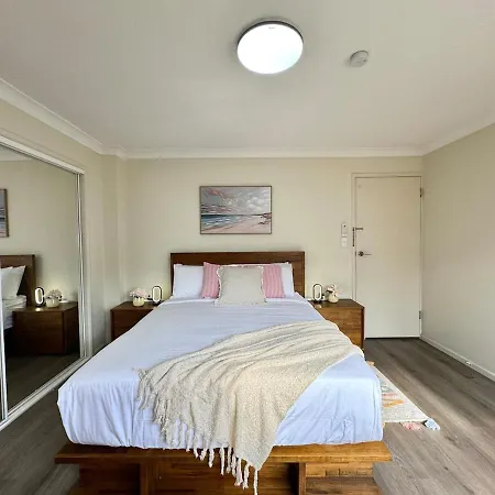 Steps From Sunnybank Hills Shopping Spacious