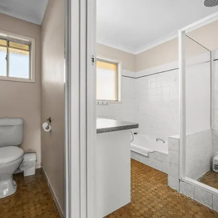 Chic Vibes Oasis Pool And Patio Comfort For Groups * Brisbane