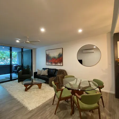 Homestay Urban Retreat - Shared With Queen Bed And Private Ensuite Brisbane