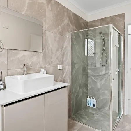 Cozy Little Charm Unit In Eight Miles Plain