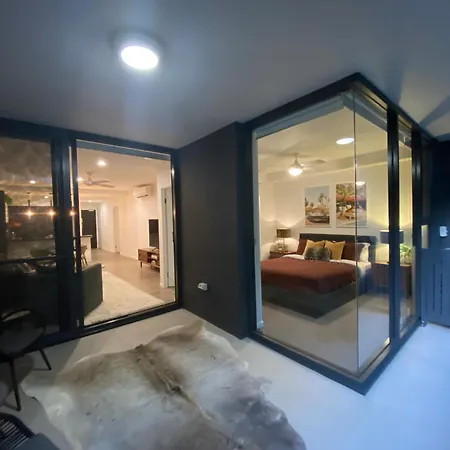 Urban Retreat - Shared With Queen Bed And Private Ensuite Homestay Brisbane