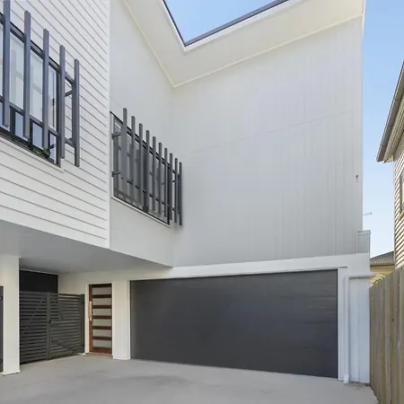 Holiday home Retreat With Parking Close To Greenslopes Hospital Brisbane