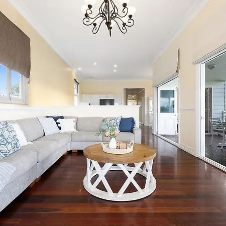 Parkside Family Haven - 5bdrm Holiday home *