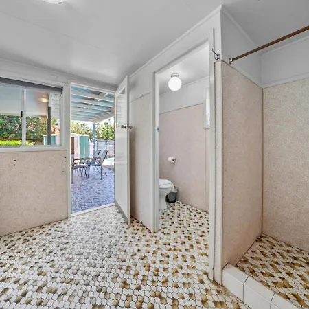 Chic Vibes Oasis Pool And Patio Comfort For Groups Holiday home Brisbane