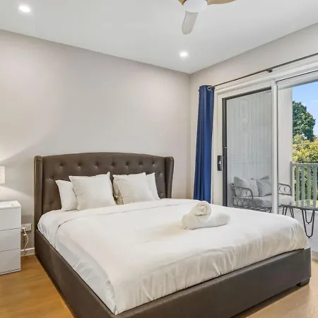 Holiday home Modern Family Oasis Luxe With Balcony Ac And Backyard) Brisbane