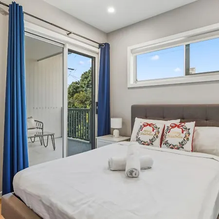 Modern Family Oasis Luxe With Balcony Ac And Backyard) Holiday home *