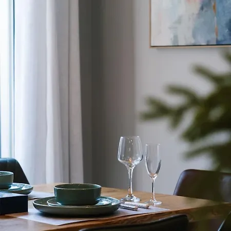 Modern Family Oasis Luxe With Balcony Ac And Backyard) Holiday home Brisbane