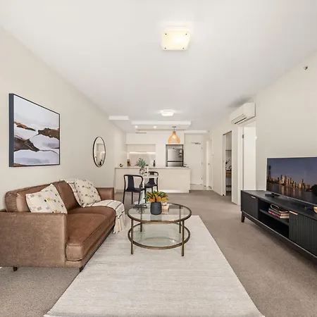 Duncan Street West End Apartment