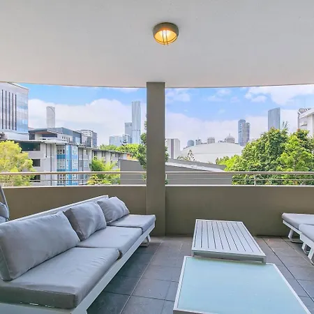 Saphira Edge - Art Deco Elegance In Brisbane's Heart Apartment *