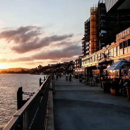 Noir 1bed In Hamilton - River View With Carpark