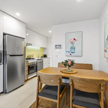 Stellar Location With Parking Pool & Gym Access * Brisbane