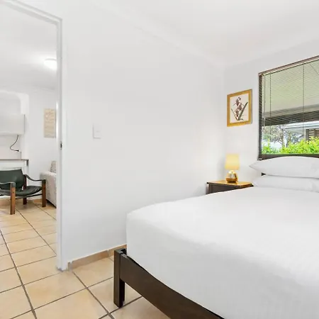 Modern 1-bed Retreat With Patio & Shed Access Apartment