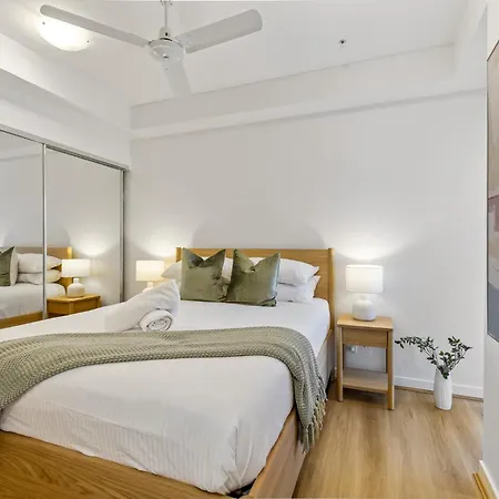 Apartment Stellar Location With Parking Pool & Gym Access *