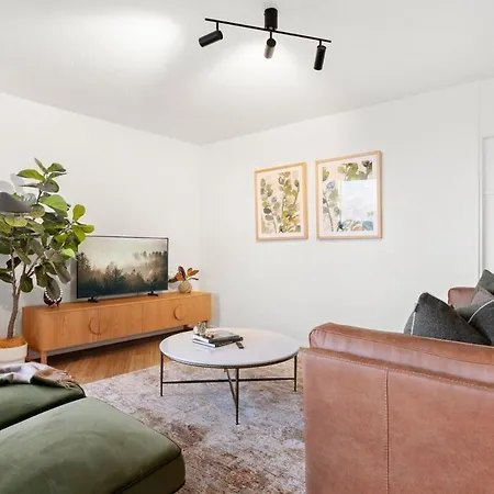 New Farm Sophisticated Retro - 3bed-1bath-1car-views Apartment *