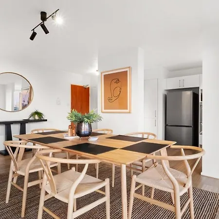 New Farm Sophisticated Retro - 3bed-1bath-1car-views Apartment *