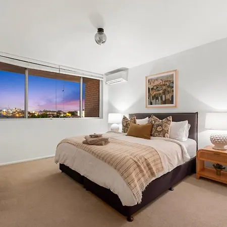 New Farm Sophisticated Retro - 3bed-1bath-1car-views
