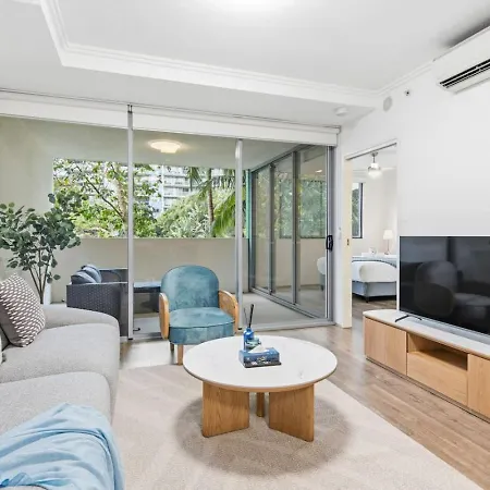 Apartment Modern Luxe Urban Comfort In Heart
