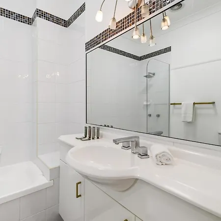 Spacious 2-bed With Private Rooftop & Bbq Access *