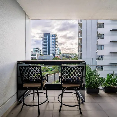 Noir 1bed In Hamilton - River View With Carpark Apartment Brisbane