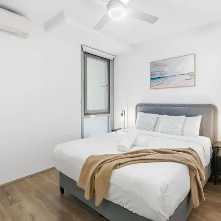 Modern Luxe Urban Comfort In Heart Apartment Brisbane