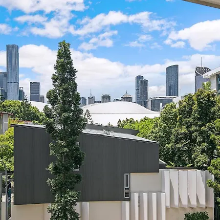 Saphira Edge - Art Deco Elegance In Brisbane's Heart Apartment