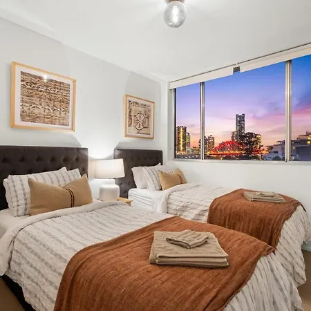 New Farm Sophisticated Retro - 3bed-1bath-1car-views Apartment